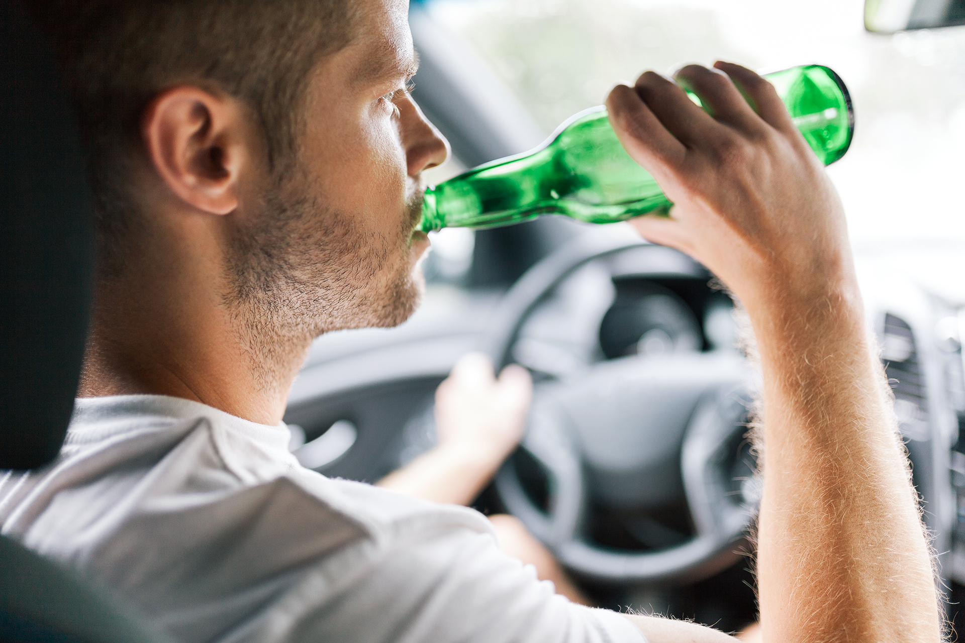 Wakacje 2022: Prawie 21 000 pijanych kierowców na polskich drogach
